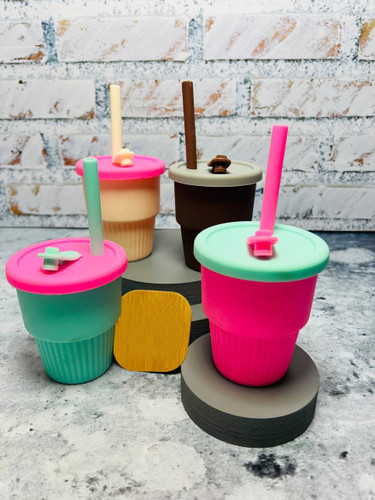 لیوان درب دار سیلیکونی همراه با نی