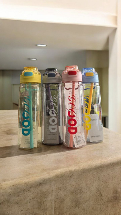 قمقمه نی دار درب قفلی 900 میلی لیتر